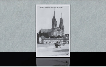 La place du Chatelet et la Cathédrale - Chartres