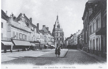 La Grande-Rue et l'Hôtel de Ville - Dreux